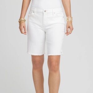Chicos So Slimming Frayed Shorts in White size 10